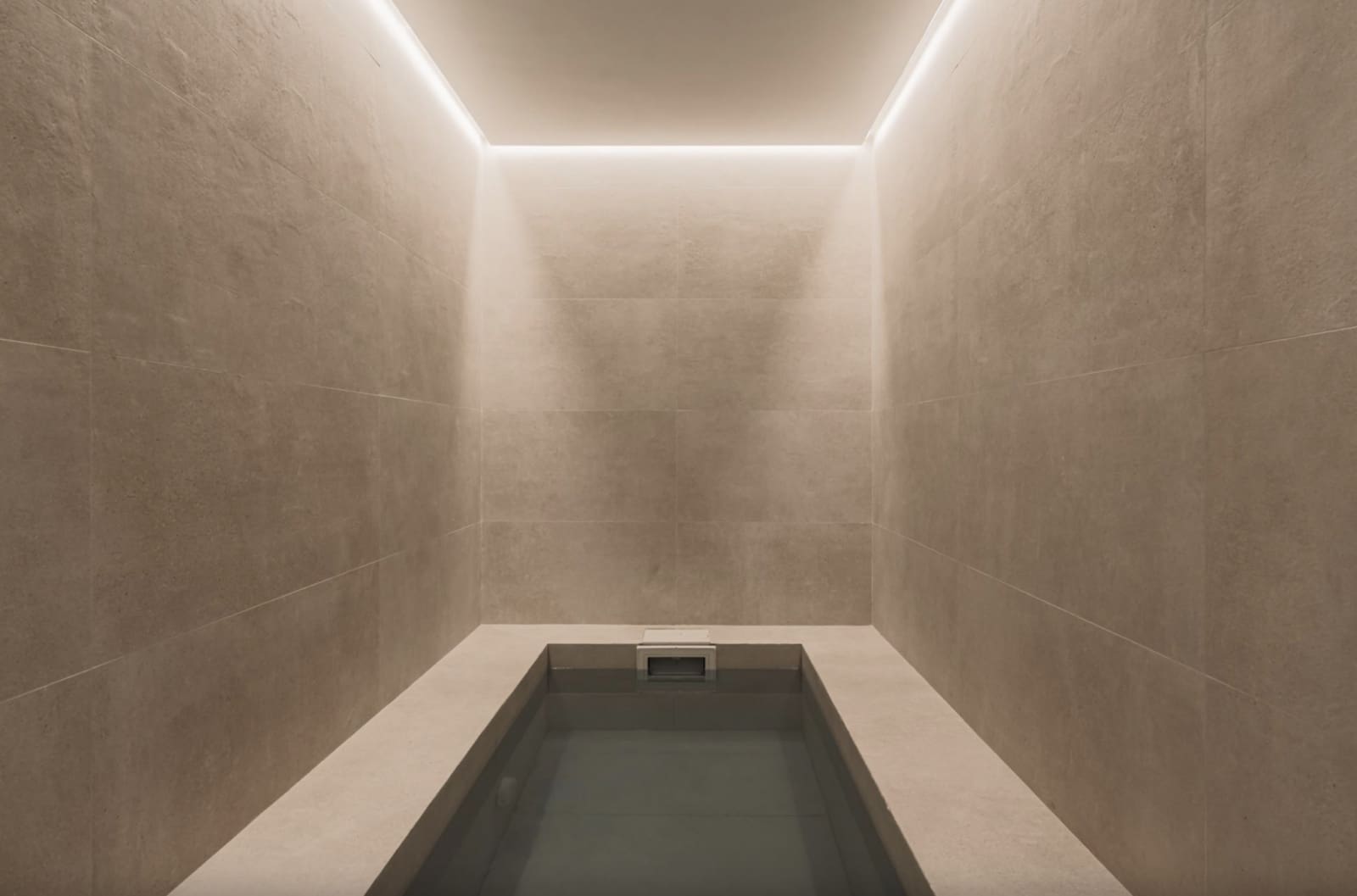 4 bedroom Villa for sale in Nueva Andalucia with pool garage - € 4,595,000 (Ref: 9294597)