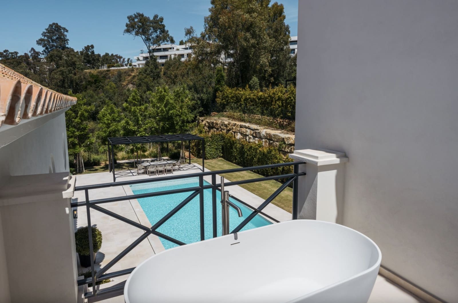 4 bedroom Villa for sale in Nueva Andalucia with pool garage - € 4,595,000 (Ref: 9294597)