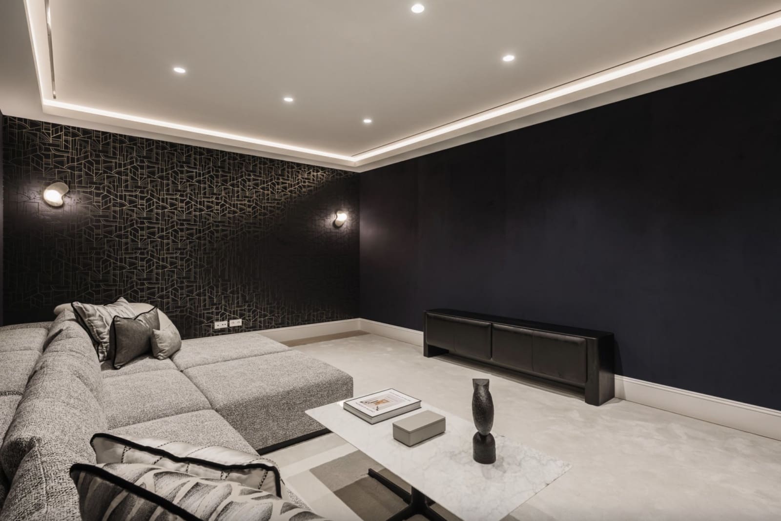 4 bedroom Villa for sale in Nueva Andalucia with pool garage - € 4,595,000 (Ref: 9294597)