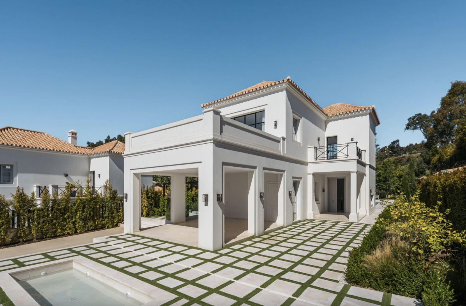 4 bedroom Villa for sale in Nueva Andalucia with pool garage - € 4,595,000 (Ref: 9294597)