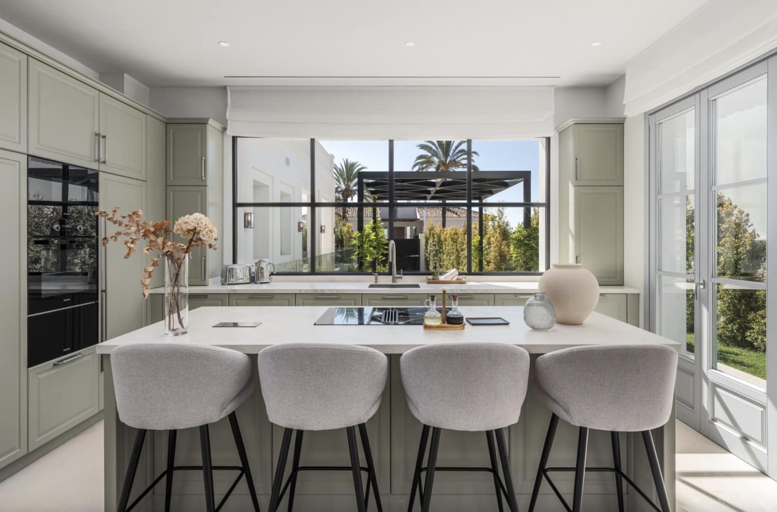 4 bedroom Villa for sale in Nueva Andalucia with pool garage - € 4,595,000 (Ref: 9294597)