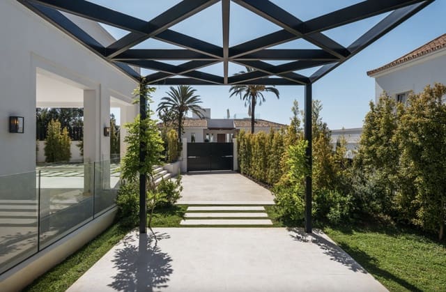 Chalet de 4 habitaciones en Nueva Andalucia, Marbella en venta con piscina garaje - 4.595.000 € (Ref: 9294597)