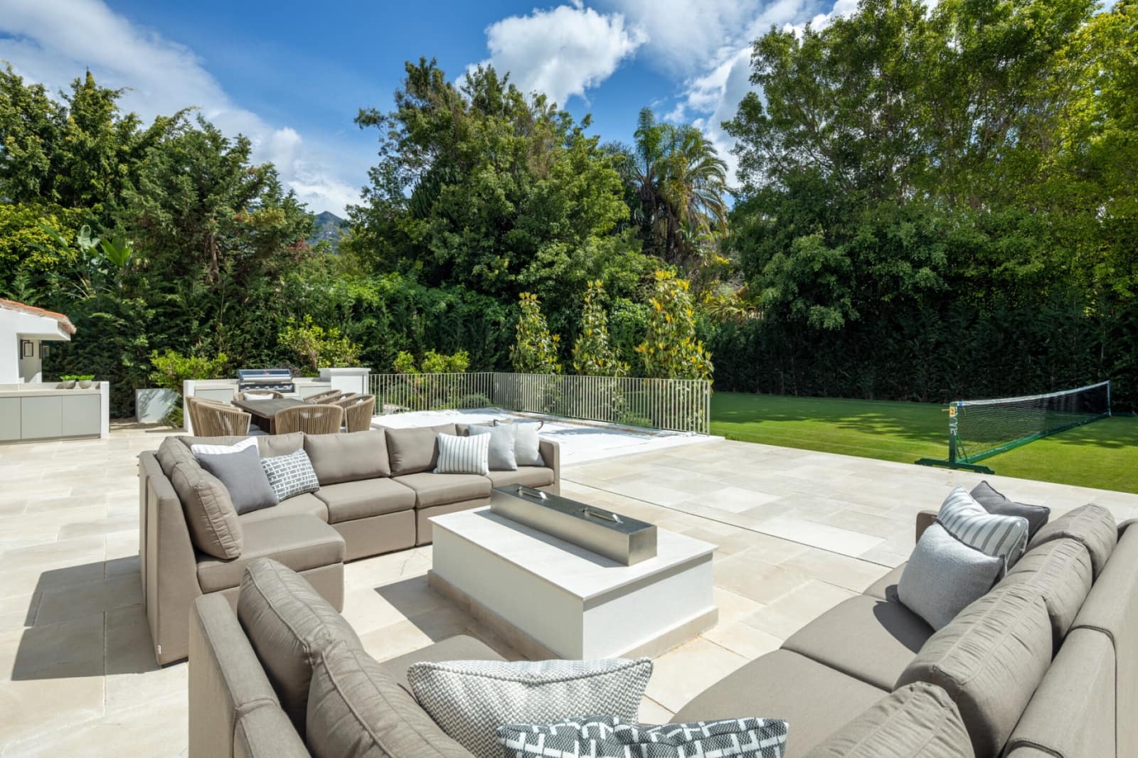 6 slaapkamer Villa te koop in Marbella met zwembad garage - € 8.950.000 (Ref: 9294599)