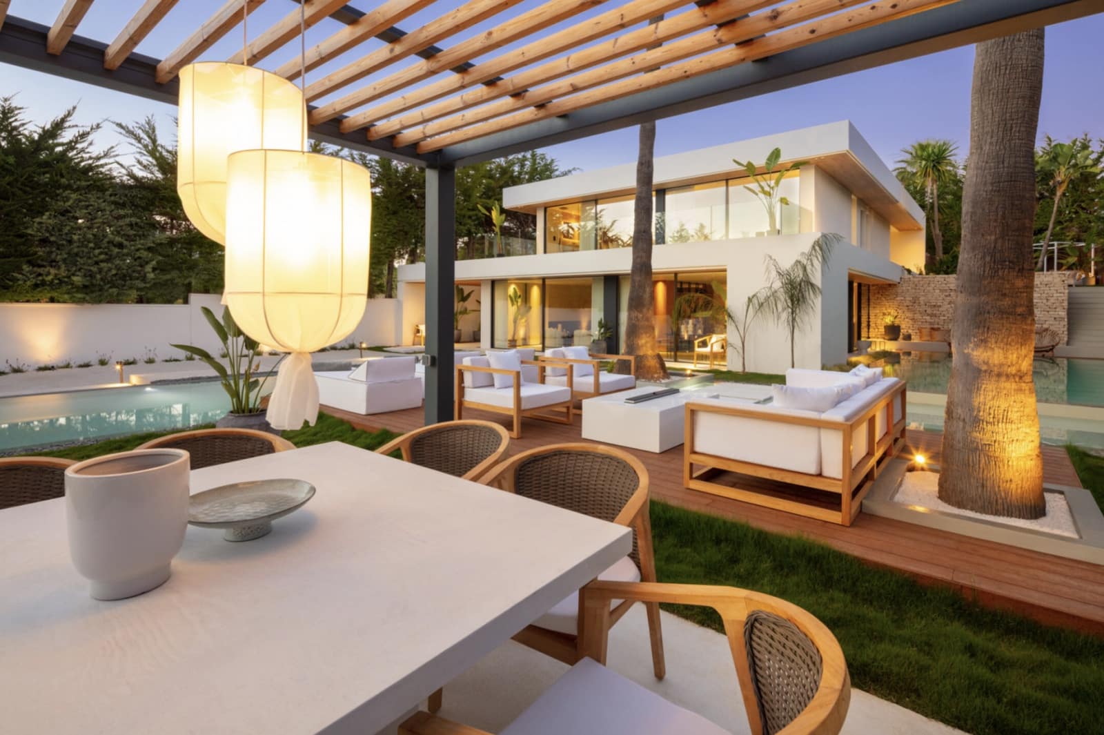 4 bedroom Villa for sale in Marbella with pool garage - € 3,550,000 (Ref: 9294611)