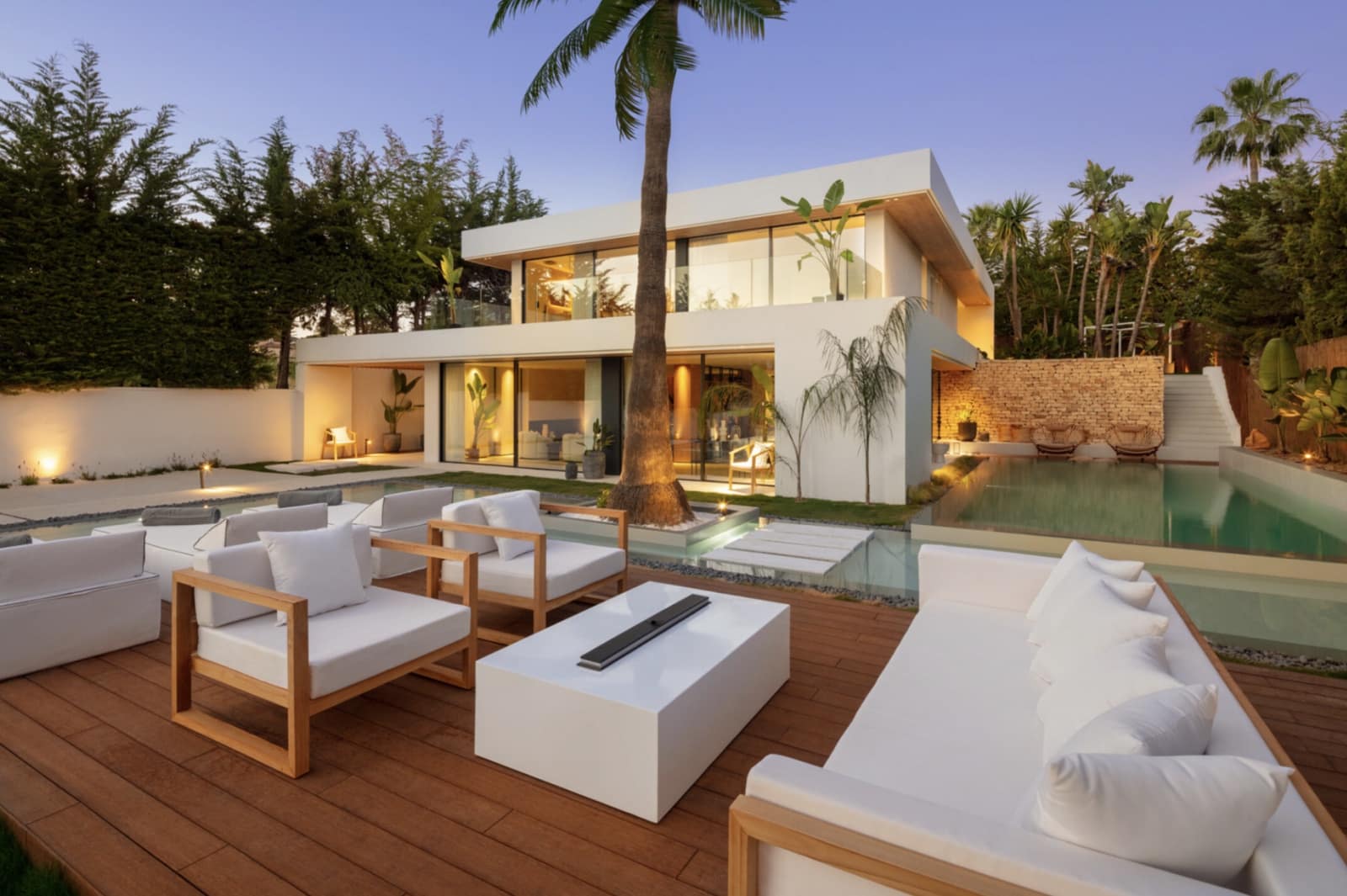 4 bedroom Villa for sale in Marbella with pool garage - € 3,550,000 (Ref: 9294611)