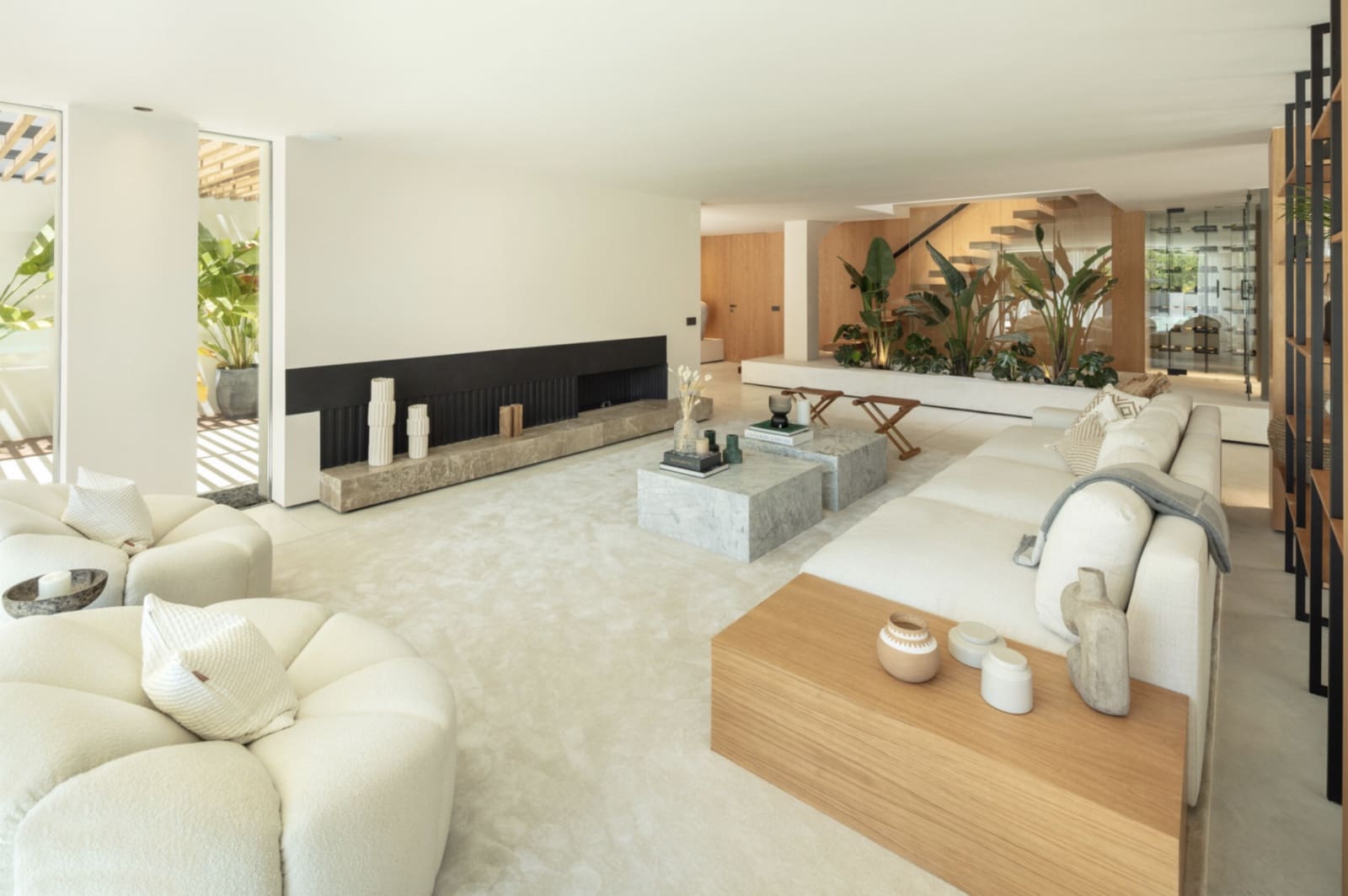 4 bedroom Villa for sale in Marbella with pool garage - € 3,550,000 (Ref: 9294611)