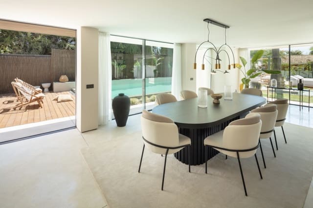 4 bedroom Villa for sale in Marbella with pool garage - € 3,550,000 (Ref: 9294611)