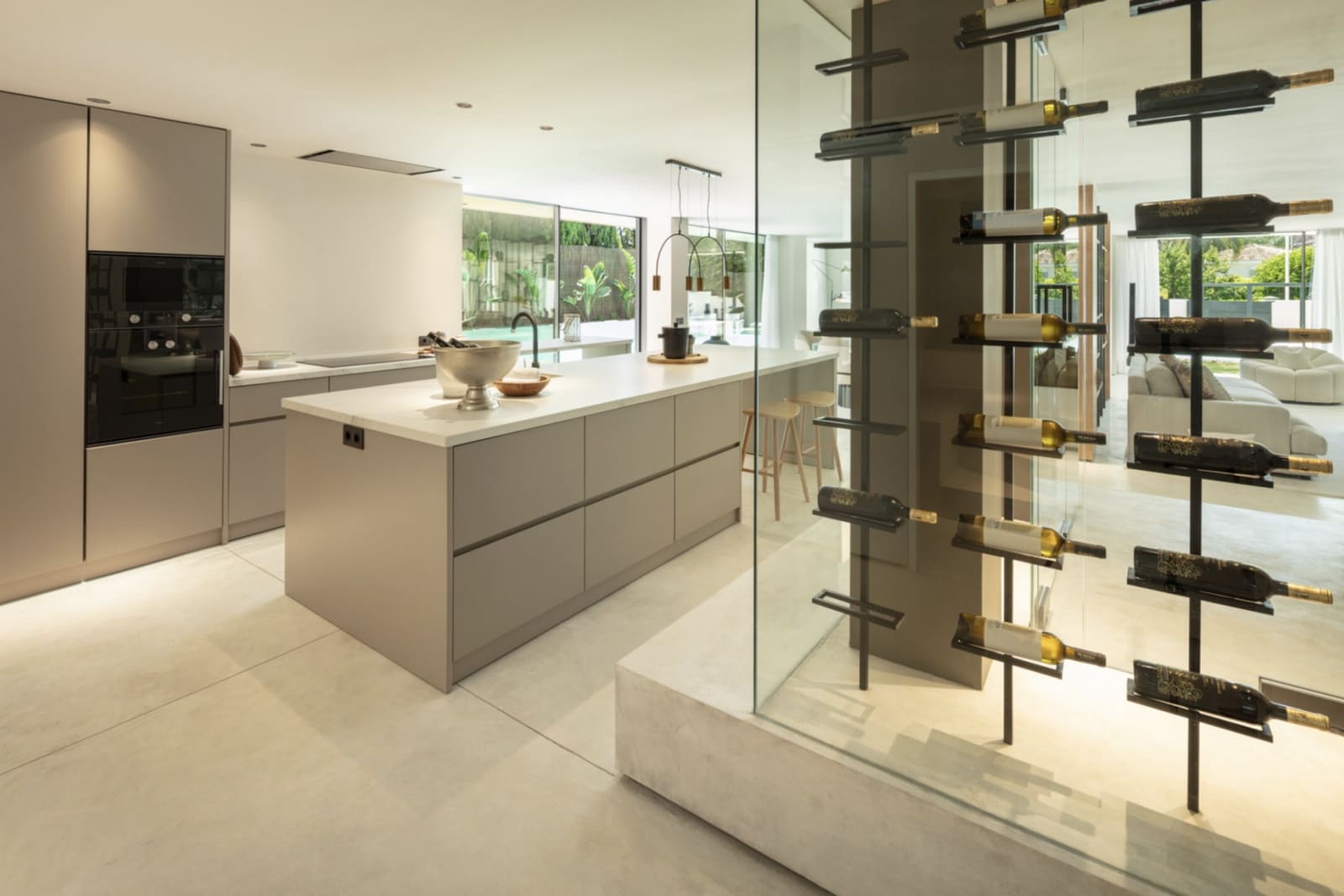 4 bedroom Villa for sale in Marbella with pool garage - € 3,550,000 (Ref: 9294611)