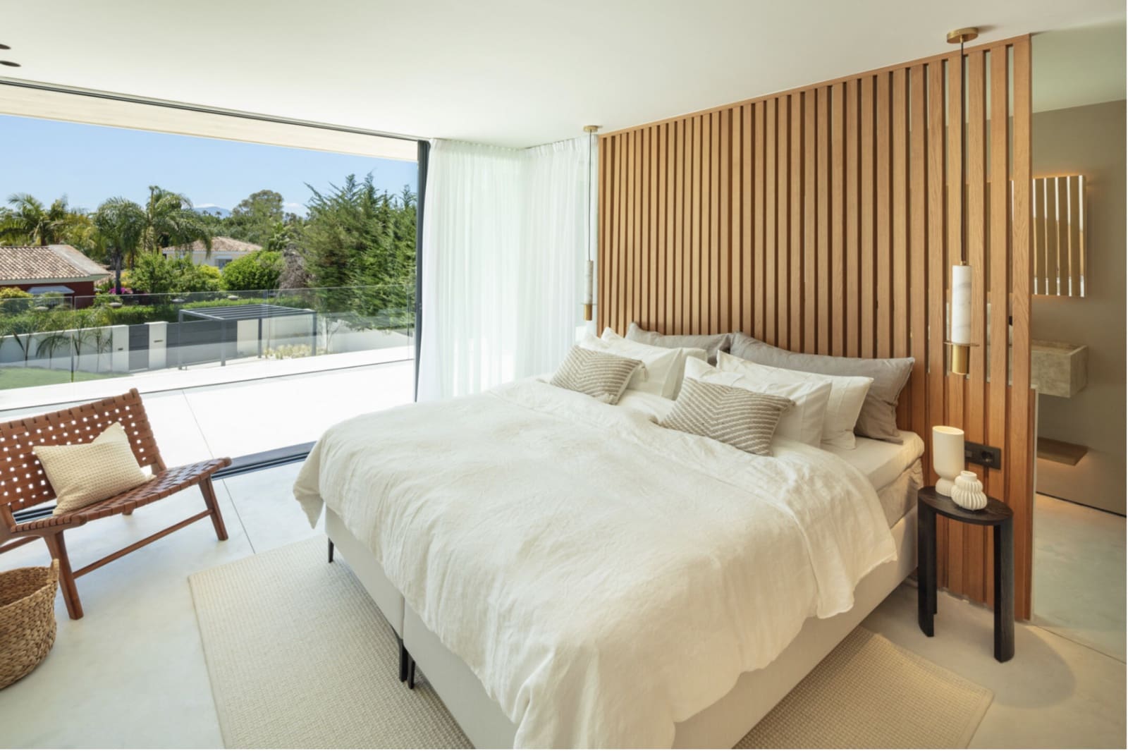 4 bedroom Villa for sale in Marbella with pool garage - € 3,550,000 (Ref: 9294611)