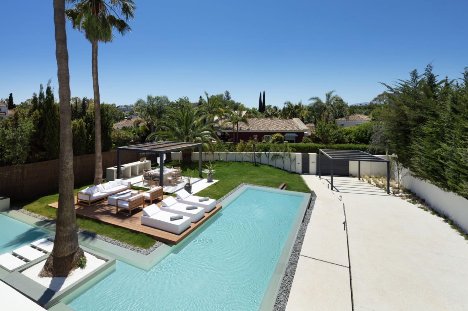 4 bedroom Villa for sale in Marbella with pool garage - € 3,550,000 (Ref: 9294611)