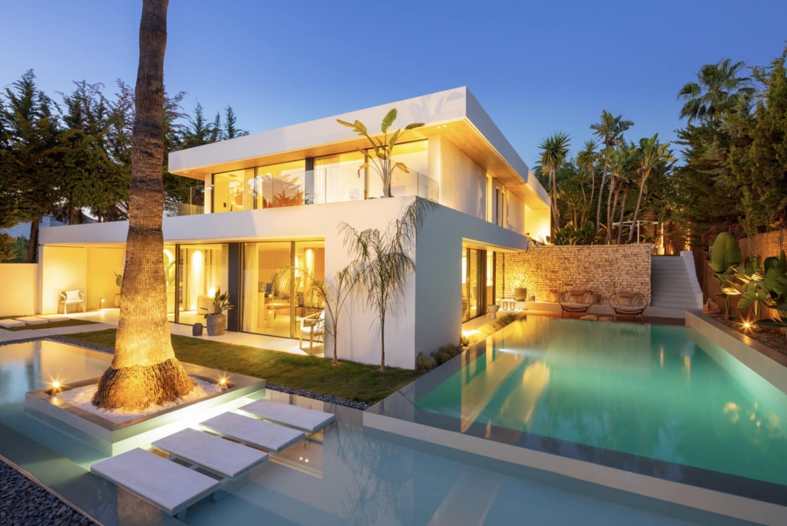 4 bedroom Villa for sale in Marbella with pool garage - € 3,550,000 (Ref: 9294611)