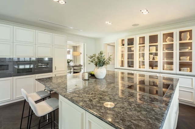 6 Zimmer Villa zu verkaufen in Golden Mile, Marbella mit Pool Garage - 10.250.000 € (Ref: 9294612)