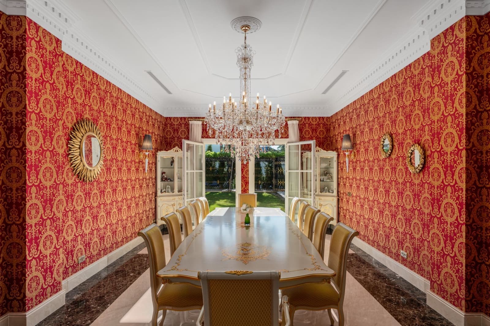 7 slaapkamer Villa te koop in Marbella met zwembad garage - € 13.000.000 (Ref: 9294618)