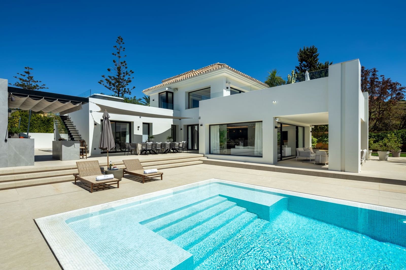 6 bedroom Villa for sale in Marbella with pool garage - € 5,850,000 (Ref: 9294621)