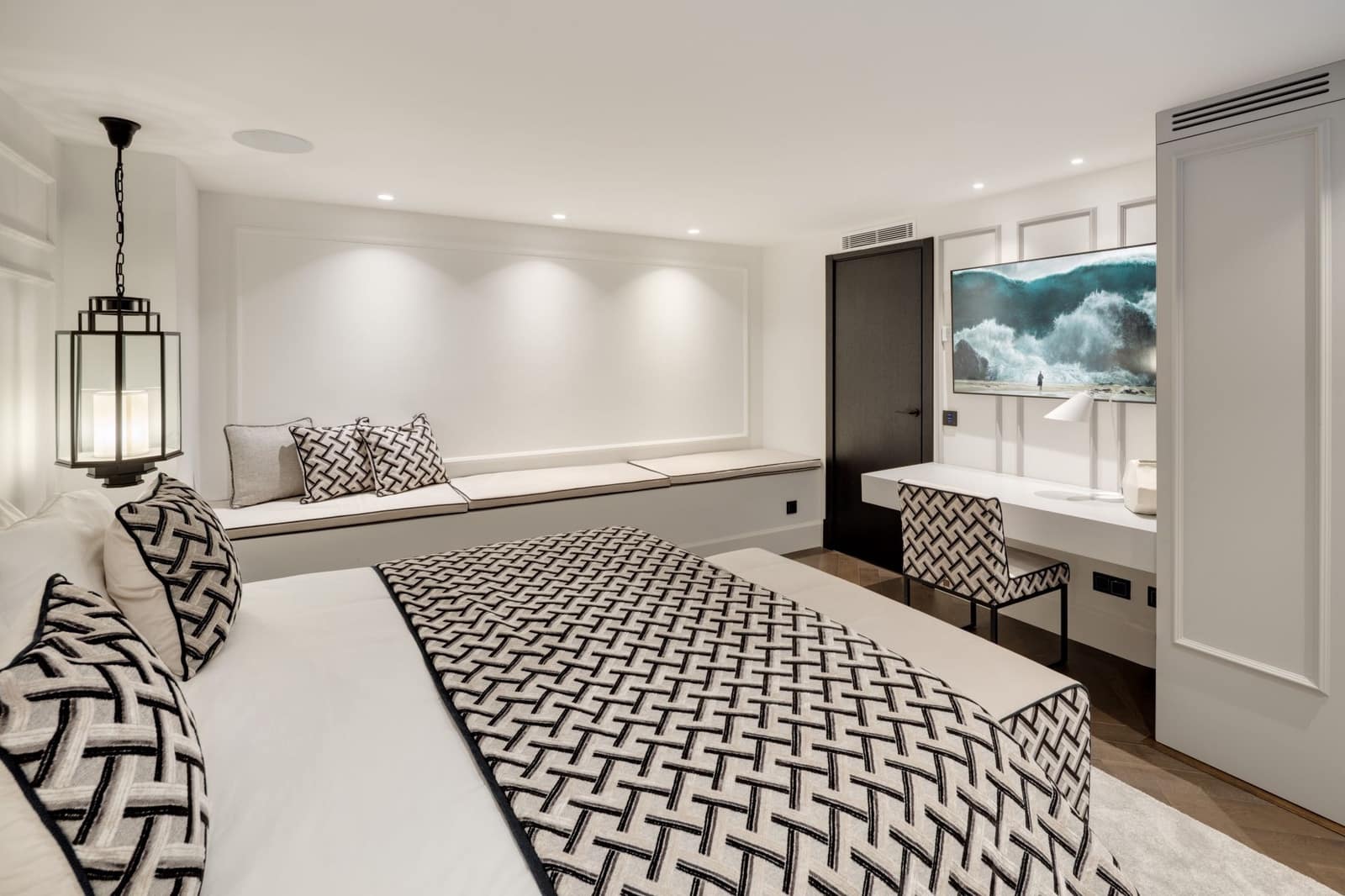 6 bedroom Villa for sale in Marbella with pool garage - € 5,850,000 (Ref: 9294621)