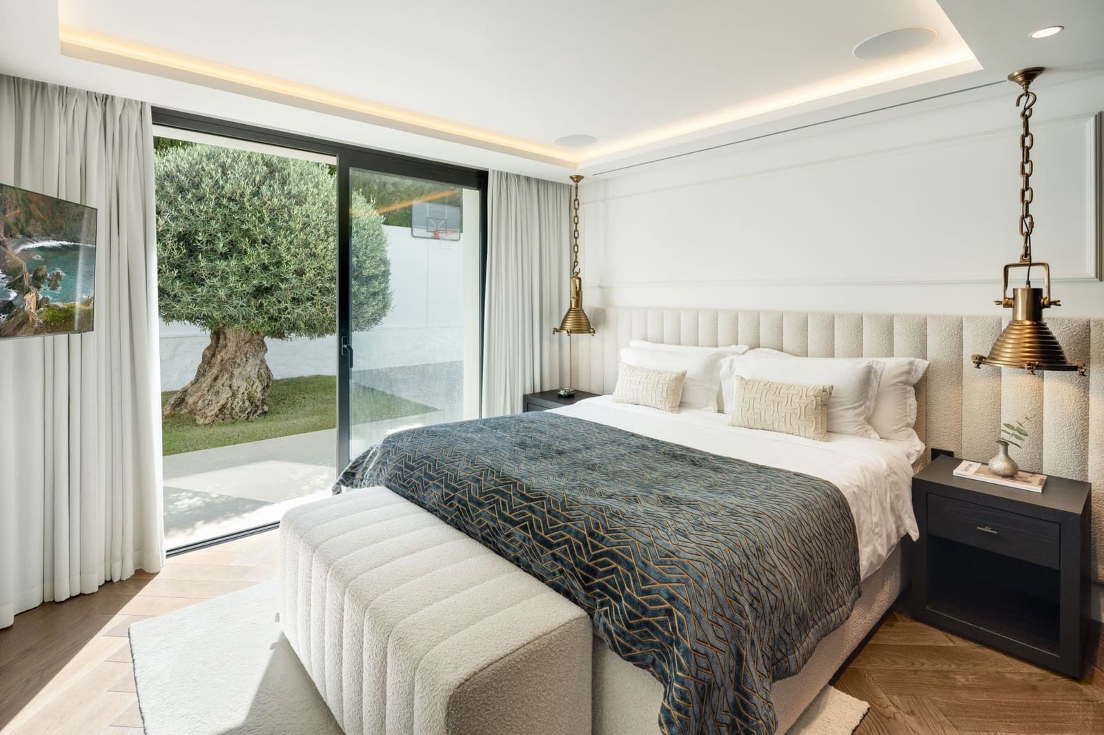 6 bedroom Villa for sale in Marbella with pool garage - € 5,850,000 (Ref: 9294621)