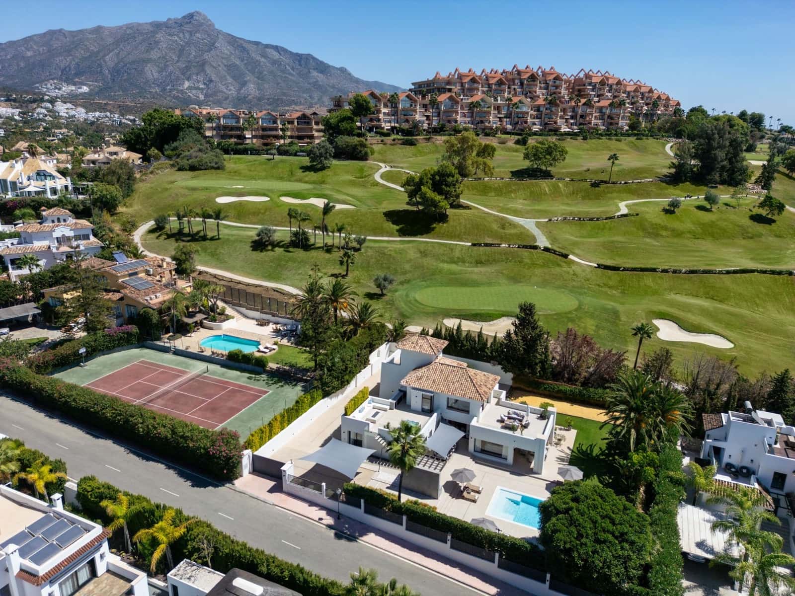 6 bedroom Villa for sale in Marbella with pool garage - € 5,850,000 (Ref: 9294621)