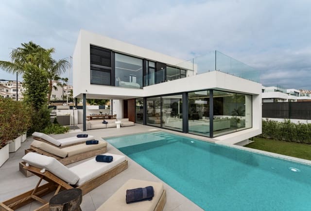 5 soverom Villa til salgs i Marbella med svømmebasseng garasje - € 1 790 000 (Ref: 9294626)
