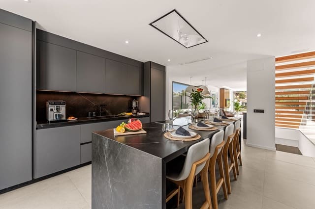 5 soverom Villa til salgs i Marbella med svømmebasseng garasje - € 1 790 000 (Ref: 9294626)