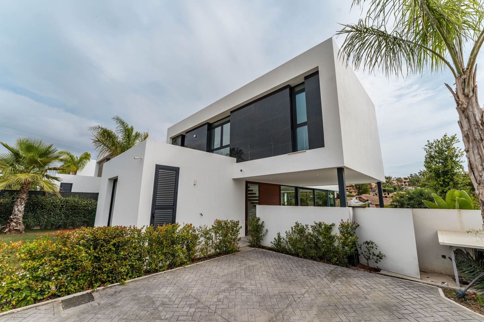 5 Zimmer Villa zu verkaufen in Marbella mit Pool Garage - 1.790.000 € (Ref: 9294626)