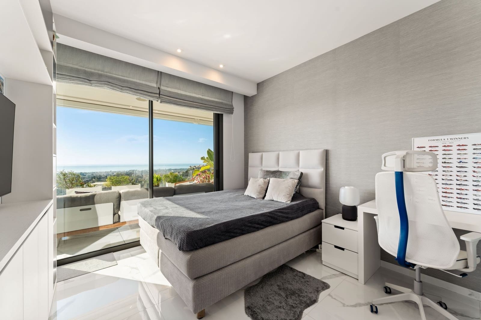3 sypialnia Apartament na sprzedaż w Marbella z basenem garażem - 2 149 000 € (Ref: 9294628)