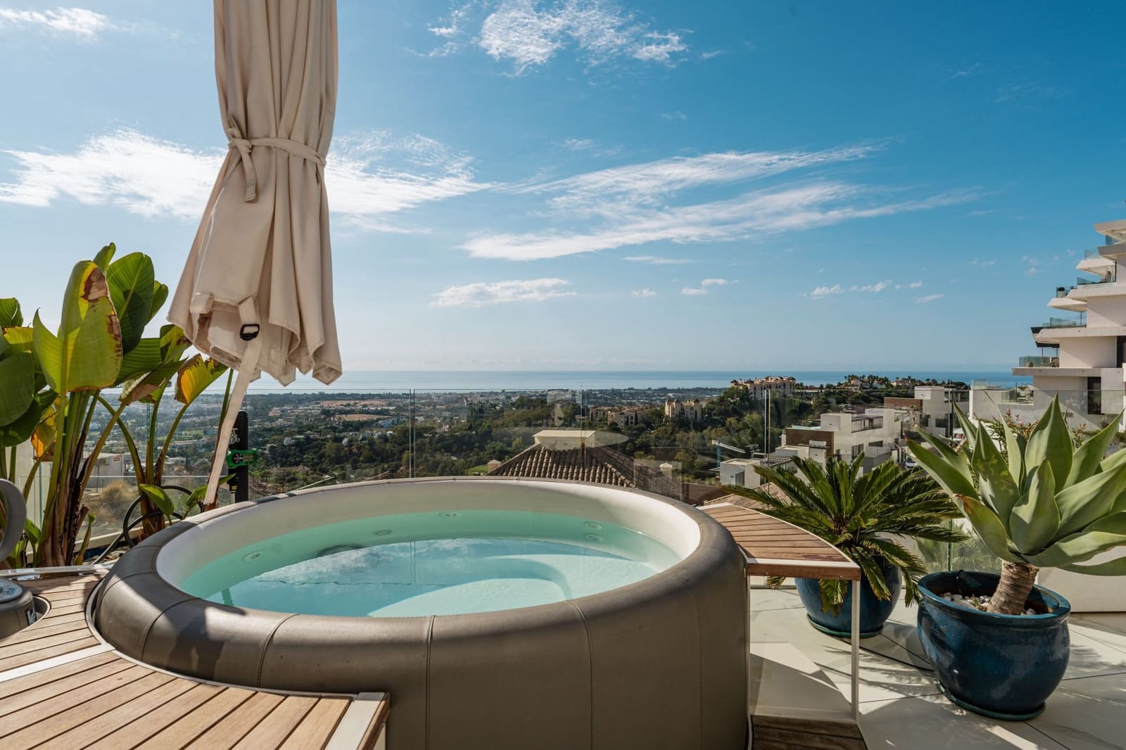 3 sypialnia Apartament na sprzedaż w Marbella z basenem garażem - 2 149 000 € (Ref: 9294628)