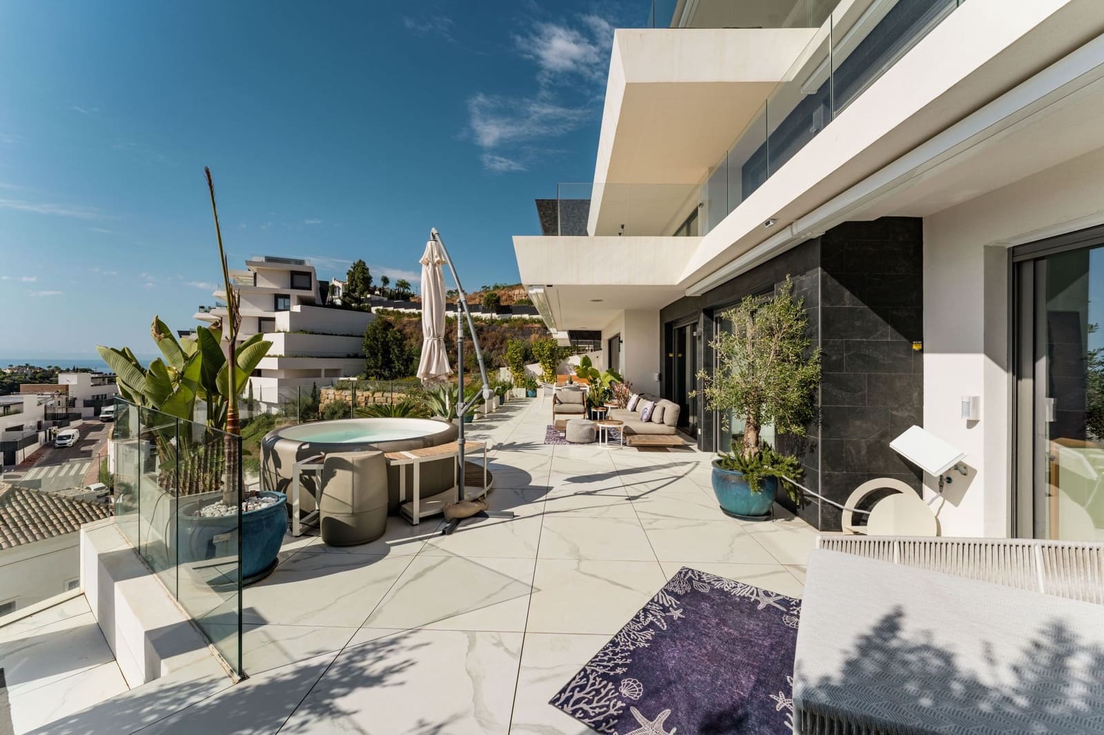 3 sypialnia Apartament na sprzedaż w Marbella z basenem garażem - 2 149 000 € (Ref: 9294628)