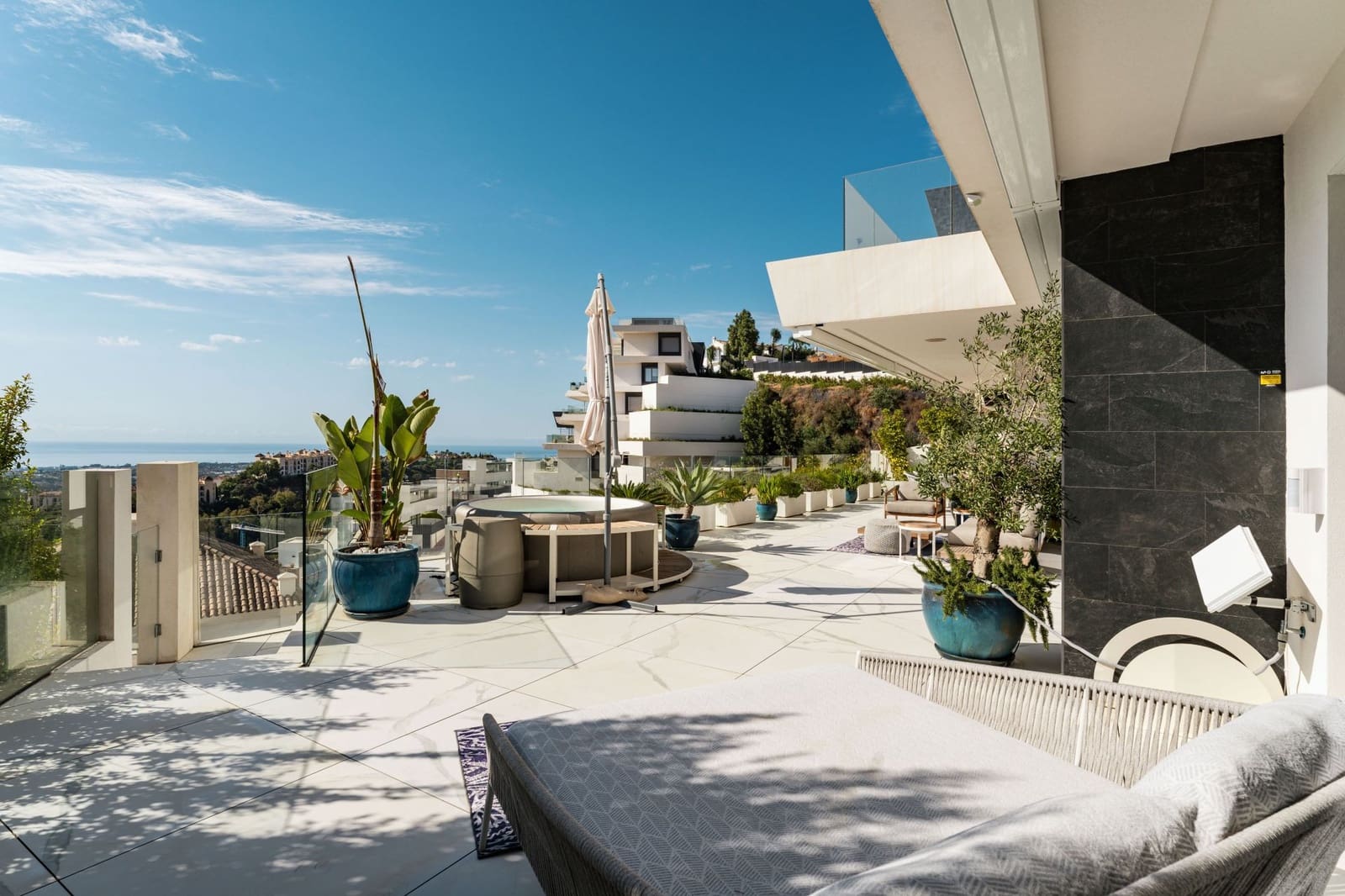3 sypialnia Apartament na sprzedaż w Marbella z basenem garażem - 2 149 000 € (Ref: 9294628)