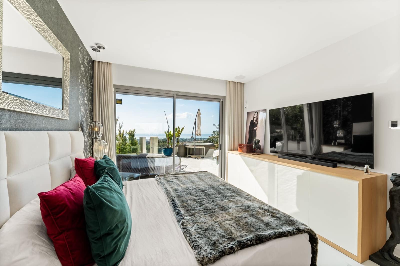 3 sypialnia Apartament na sprzedaż w Marbella z basenem garażem - 2 149 000 € (Ref: 9294628)