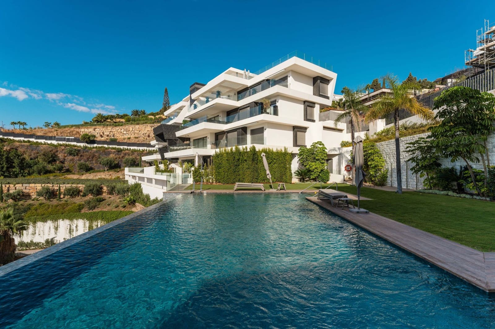 3 sypialnia Apartament na sprzedaż w Marbella z basenem garażem - 2 149 000 € (Ref: 9294628)