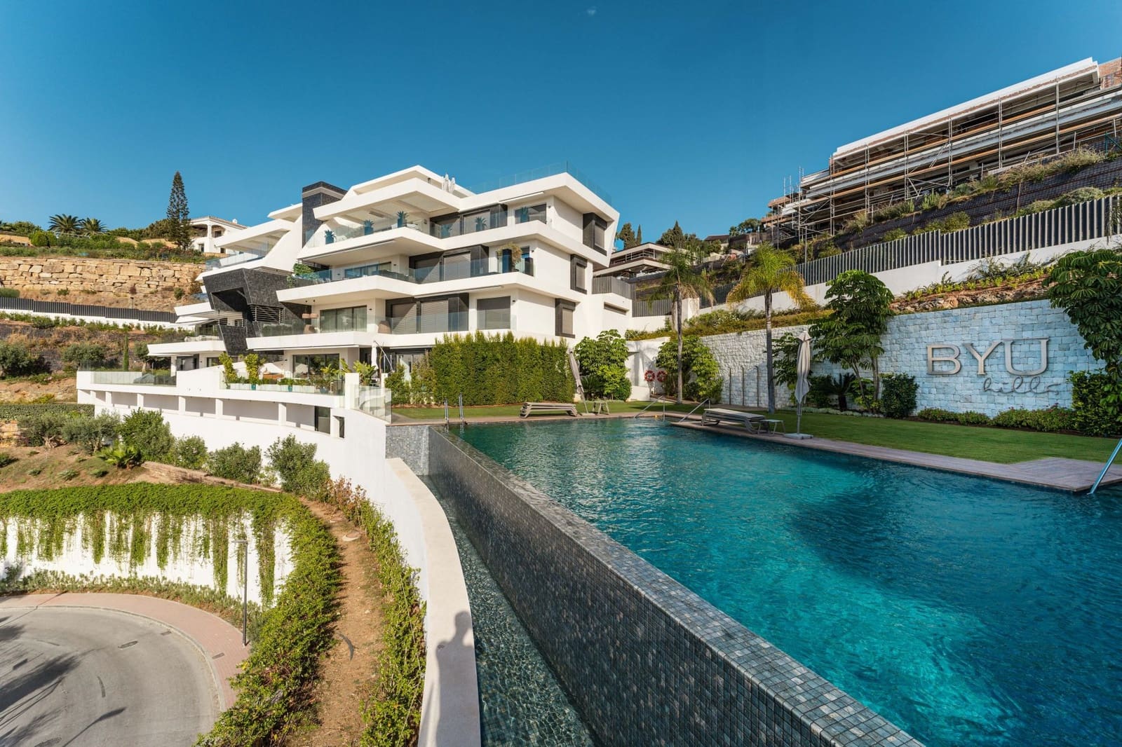 3 sypialnia Apartament na sprzedaż w Marbella z basenem garażem - 2 149 000 € (Ref: 9294628)