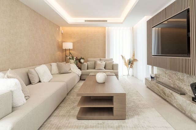 4 bedroom Villa for sale in Marbella with pool garage - € 3,395,000 (Ref: 9294629)