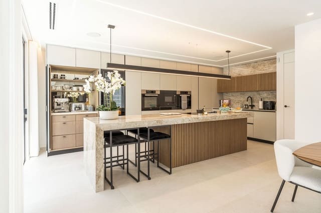 4 bedroom Villa for sale in Marbella with pool garage - € 3,395,000 (Ref: 9294629)