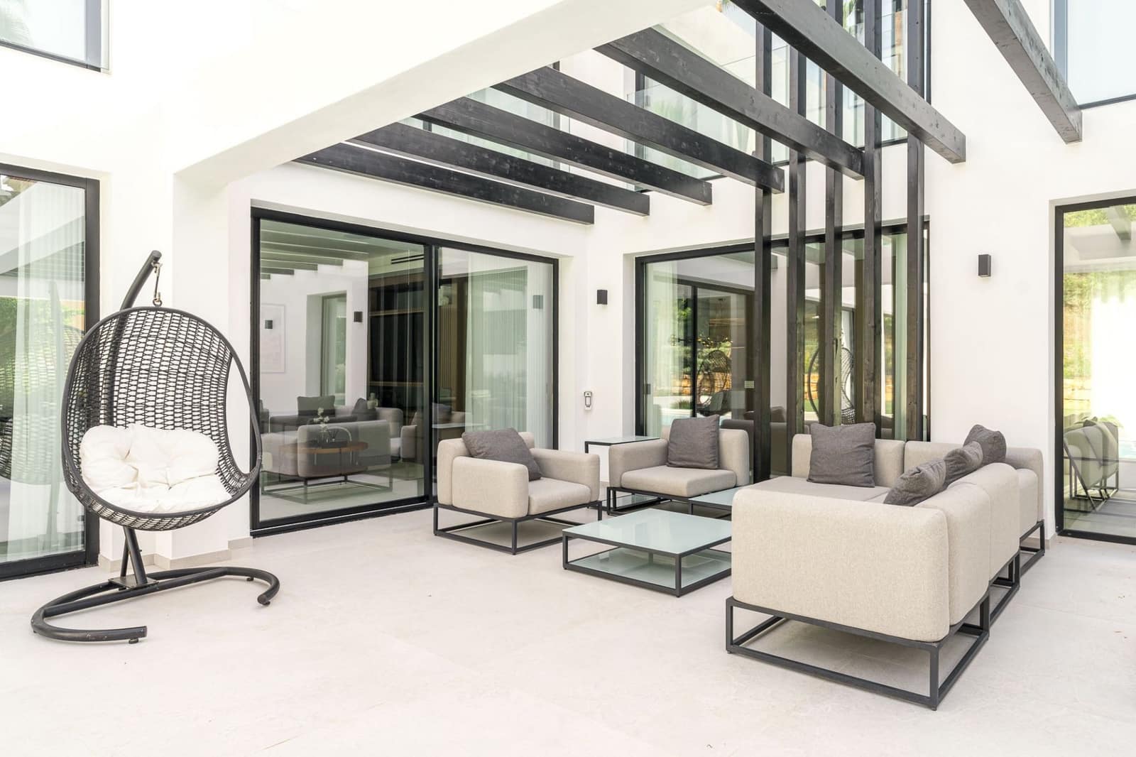 4 bedroom Villa for sale in Marbella with pool garage - € 3,395,000 (Ref: 9294629)