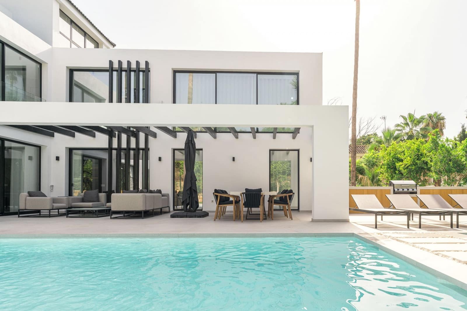 4 bedroom Villa for sale in Marbella with pool garage - € 3,395,000 (Ref: 9294629)