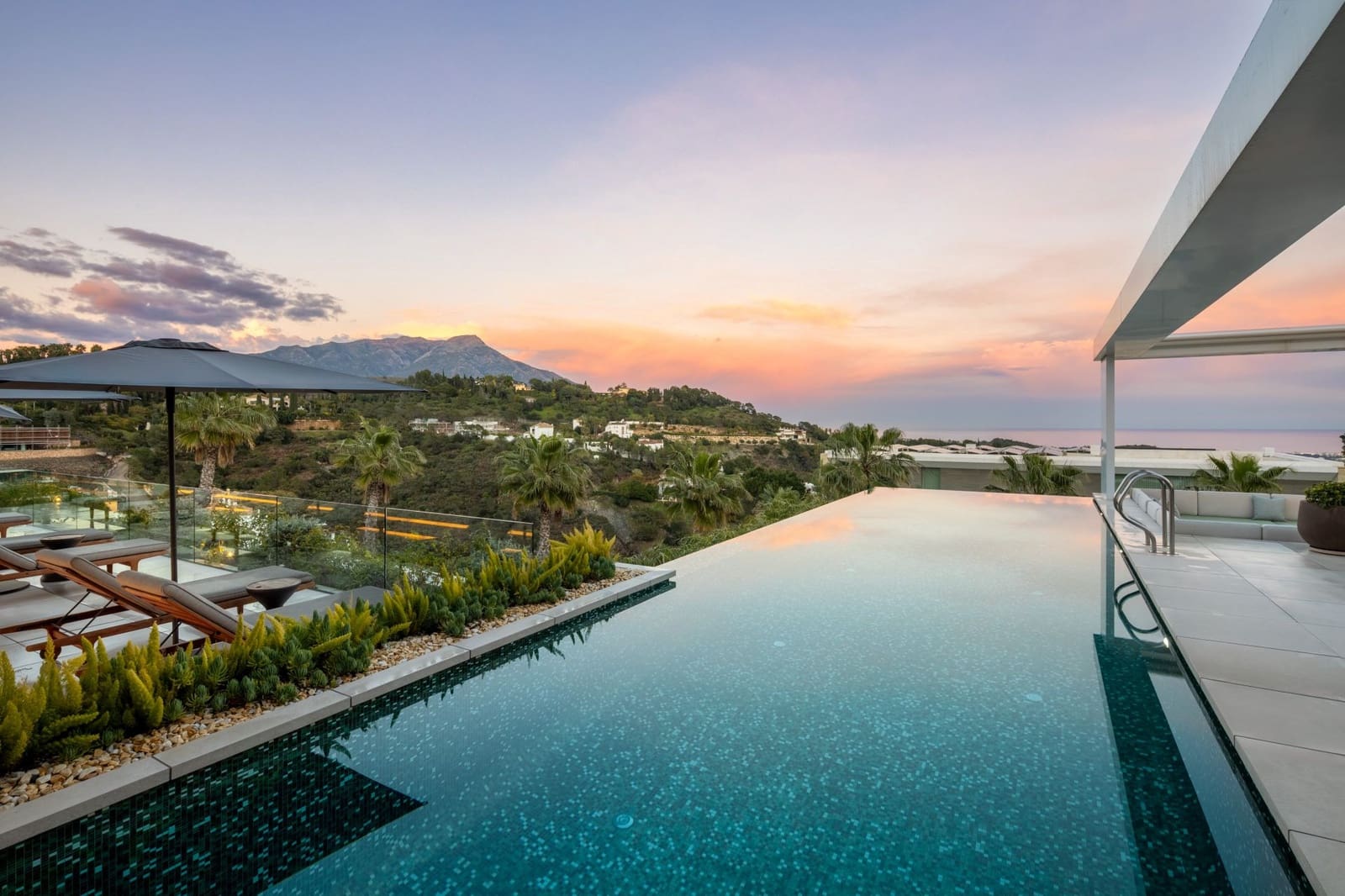 8 sovrum Villa till salu i Marbella med pool garage - 11 500 000 € (Ref: 9294631)