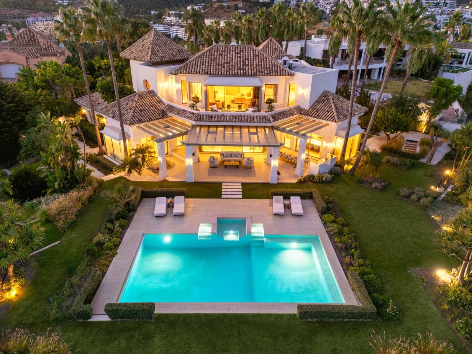 7 sypialnia Willa na sprzedaż w Marbella z basenem garażem - 10 800 000 € (Ref: 9294632)