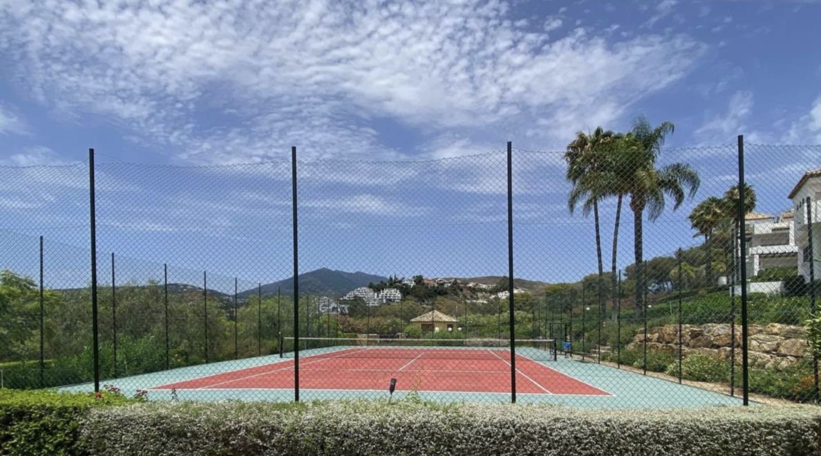 3 slaapkamer Huis te koop in Nueva Andalucia met zwembad garage - € 1.499.000 (Ref: 9294656)