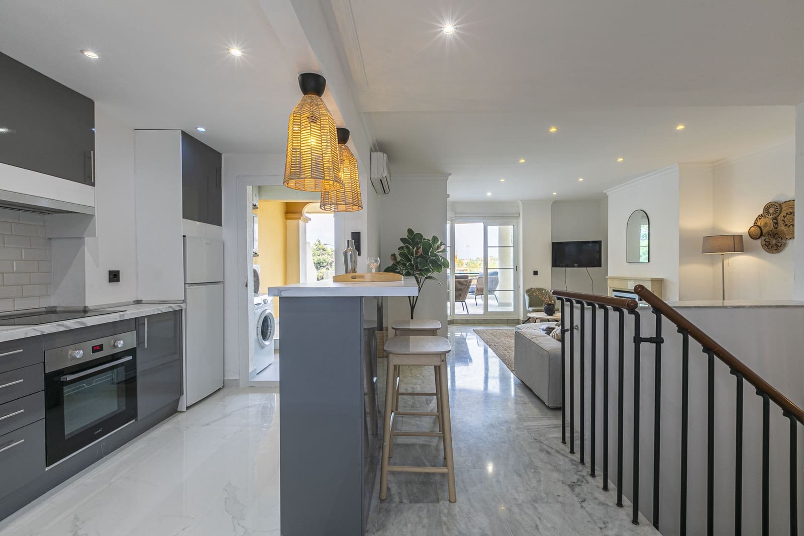 2 Zimmer Apartment zu verkaufen in Nueva Andalucia mit Pool Garage - 544.000 € (Ref: 9294657)