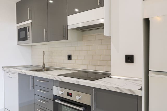 2 Zimmer Apartment zu verkaufen in Nueva Andalucia, Marbella mit Pool Garage - 544.000 € (Ref: 9294657)