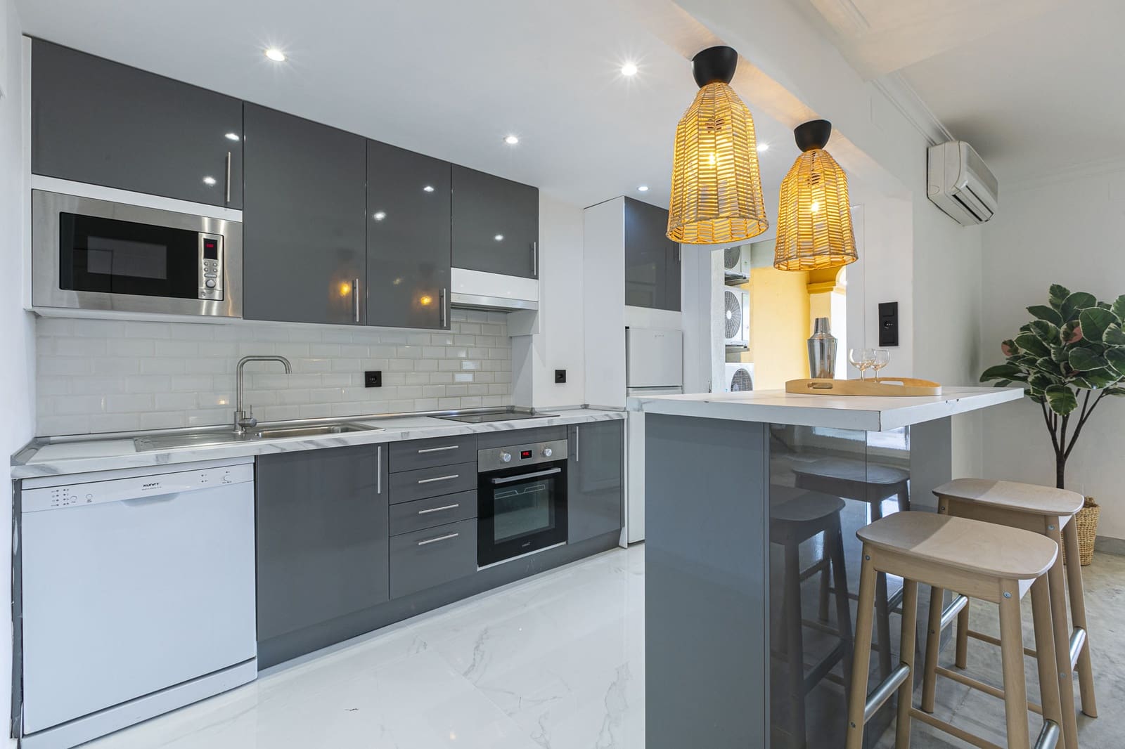 2 Zimmer Apartment zu verkaufen in Nueva Andalucia mit Pool Garage - 544.000 € (Ref: 9294657)