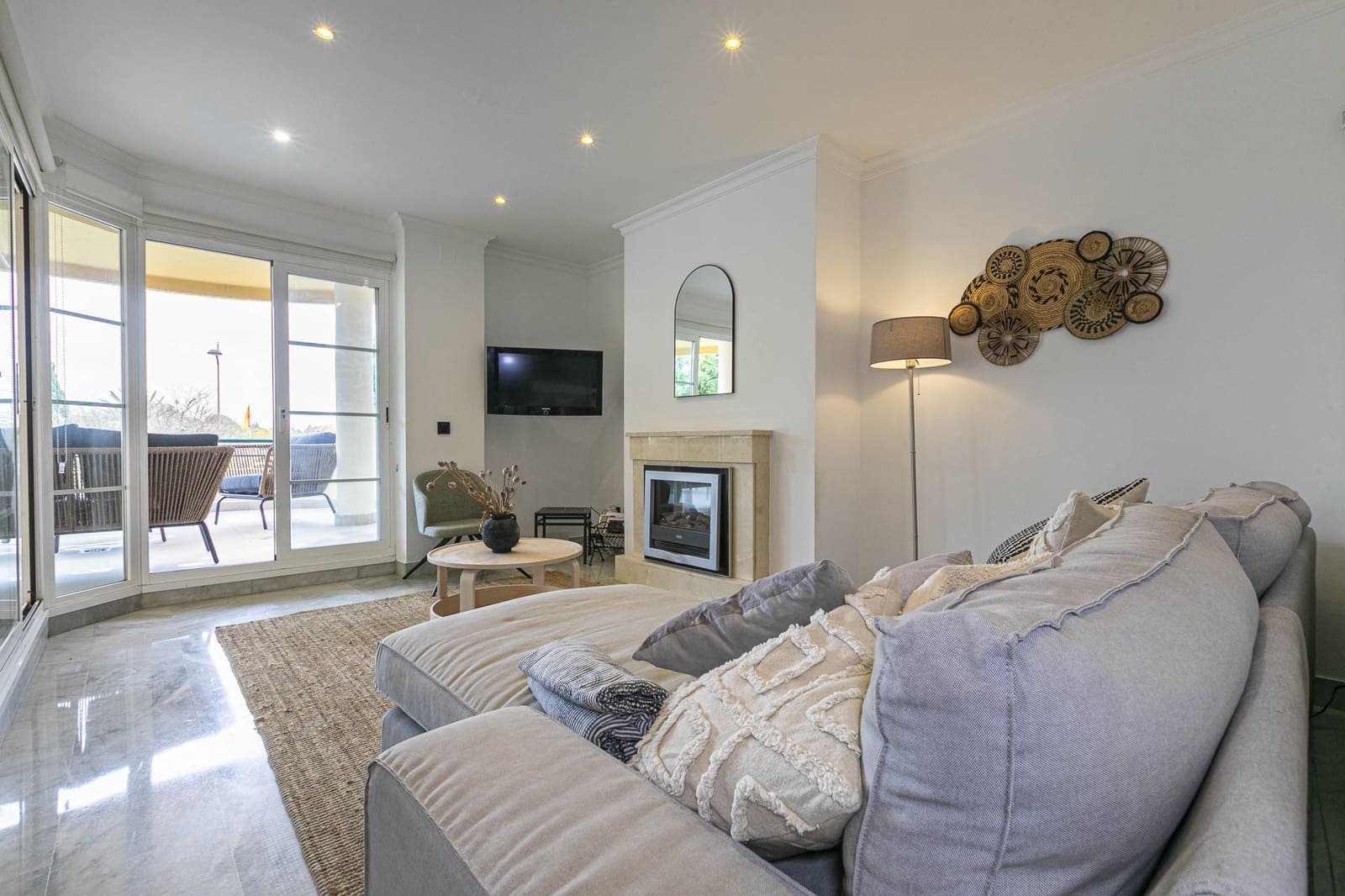 Apartamento de 2 habitaciones en Nueva Andalucia en venta con piscina garaje - 535.000 € (Ref: 9294657)