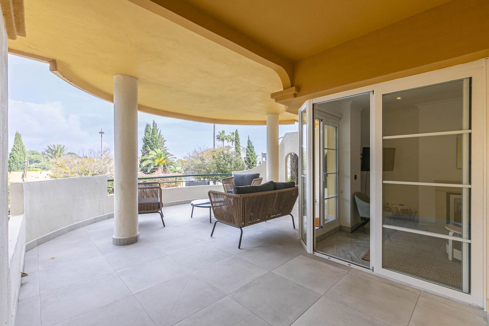 Apartamento de 2 habitaciones en Nueva Andalucia en venta con piscina garaje - 535.000 € (Ref: 9294657)