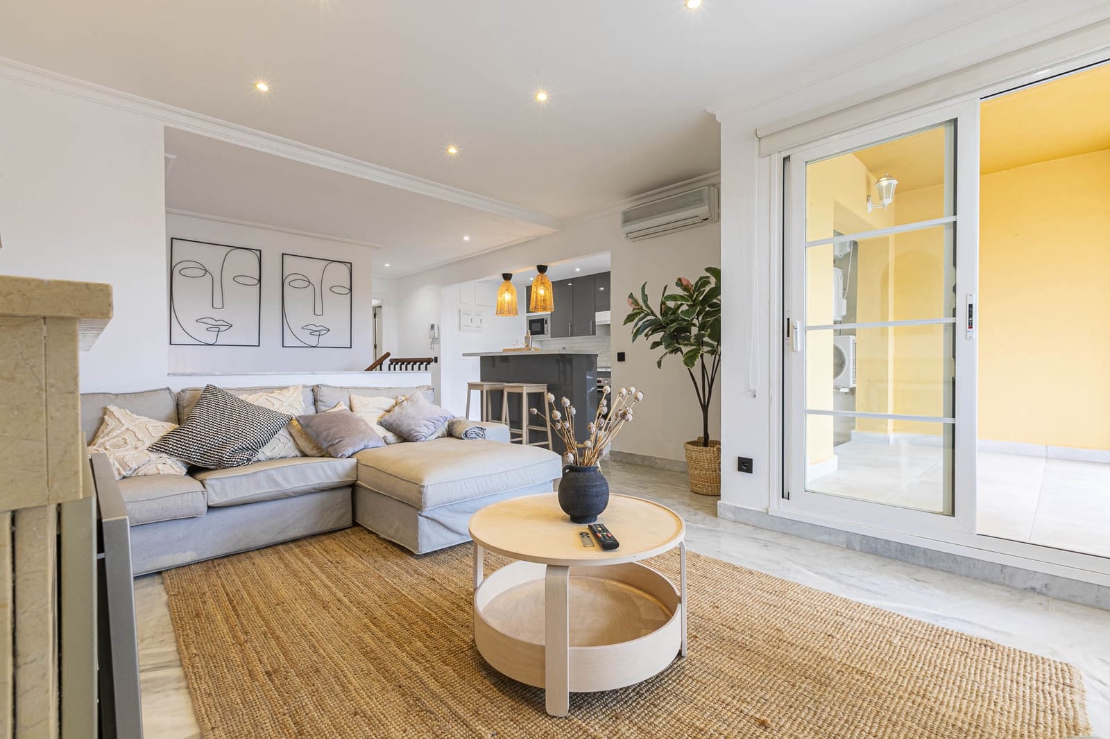 Apartamento de 2 habitaciones en Nueva Andalucia en venta con piscina garaje - 535.000 € (Ref: 9294657)