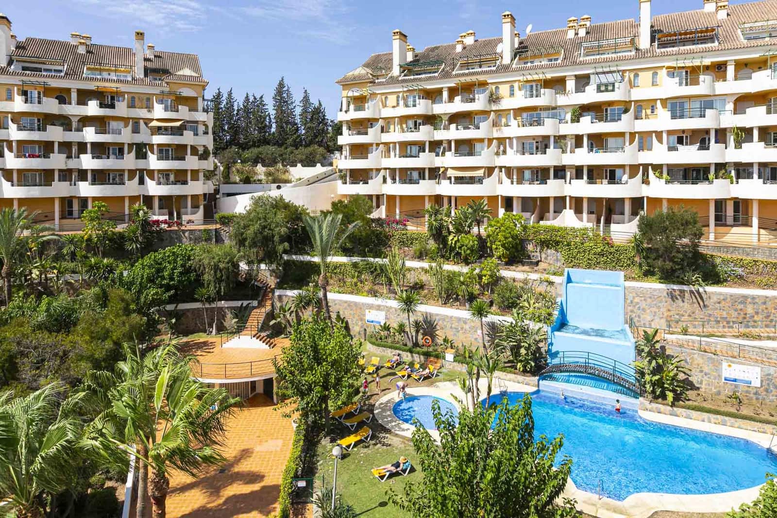 Apartamento de 2 habitaciones en Nueva Andalucia en venta con piscina garaje - 535.000 € (Ref: 9294657)