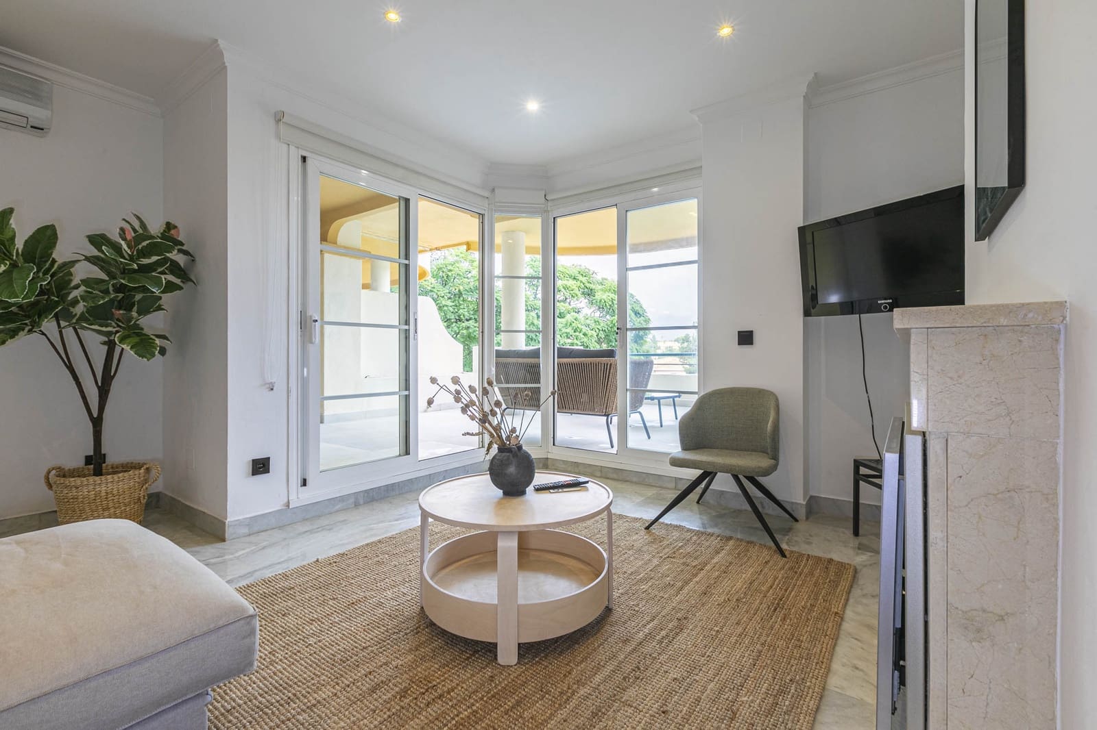 Apartamento de 2 habitaciones en Nueva Andalucia en venta con piscina garaje - 535.000 € (Ref: 9294657)