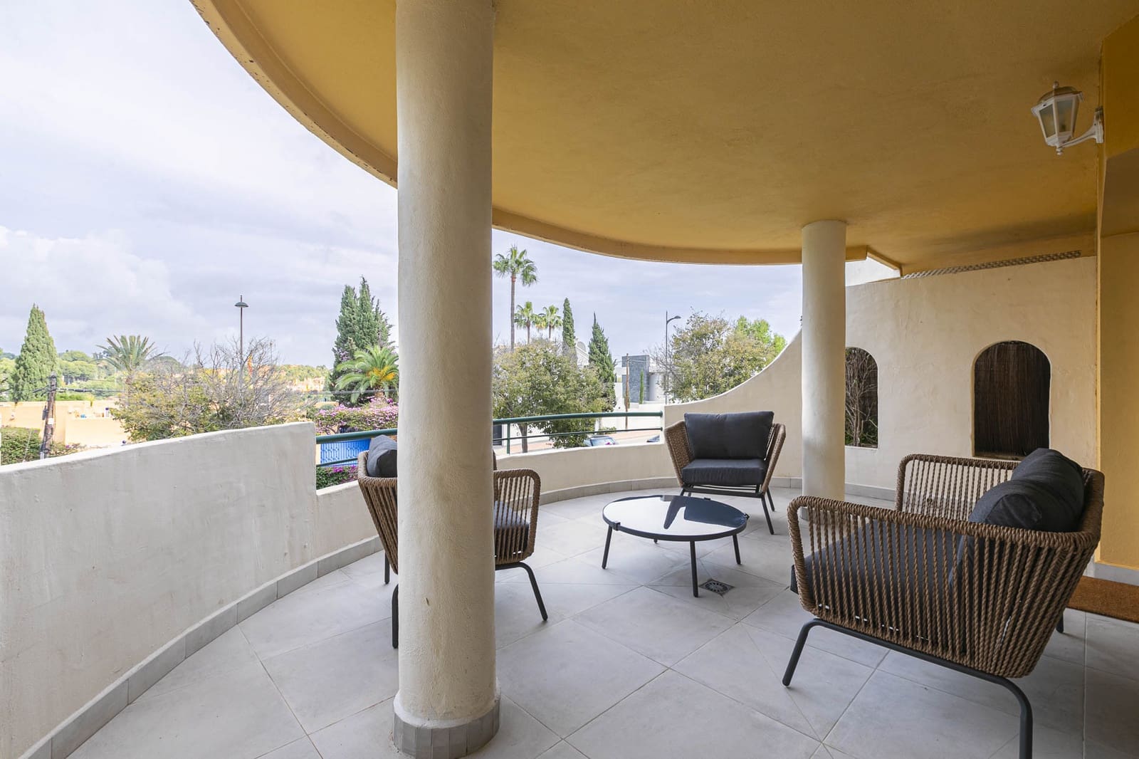 Apartamento de 2 habitaciones en Nueva Andalucia en venta con piscina garaje - 535.000 € (Ref: 9294657)