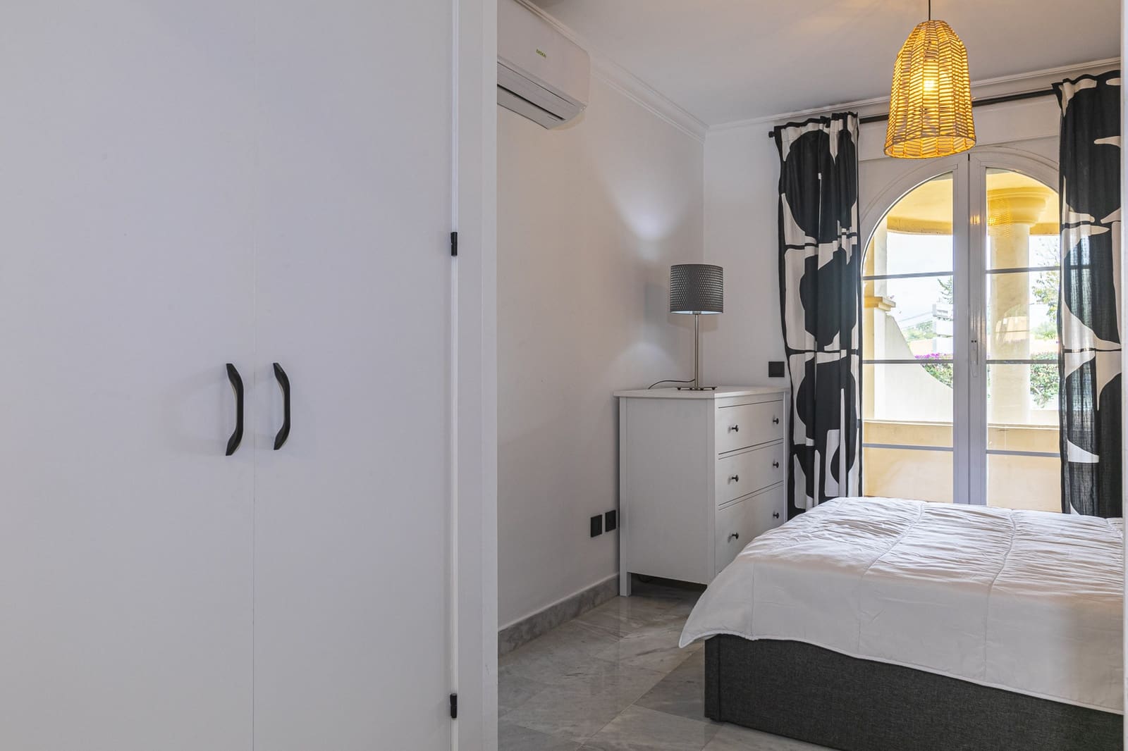 Apartamento de 2 habitaciones en Nueva Andalucia en venta con piscina garaje - 535.000 € (Ref: 9294657)