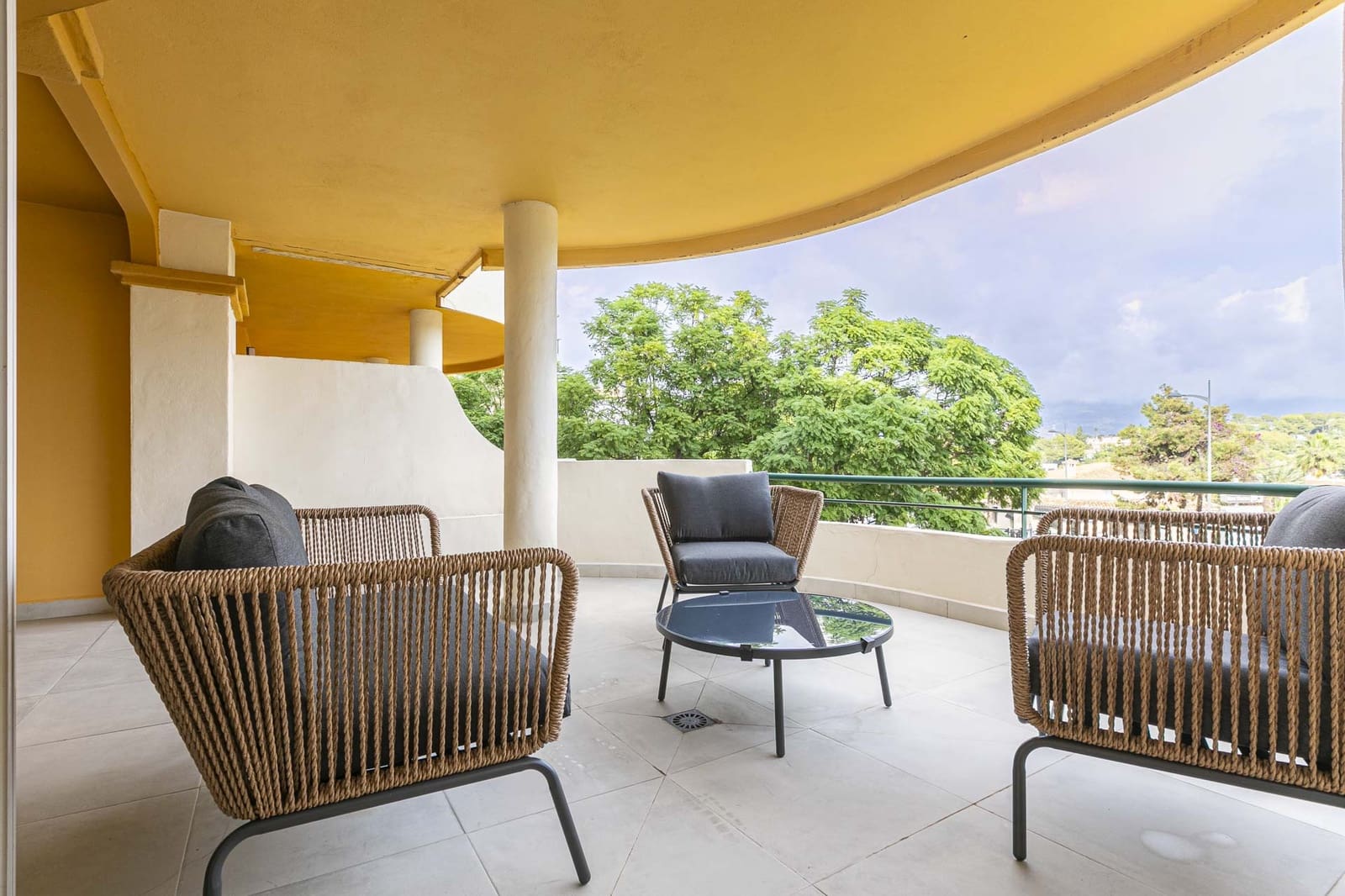Apartamento de 2 habitaciones en Nueva Andalucia en venta con piscina garaje - 535.000 € (Ref: 9294657)