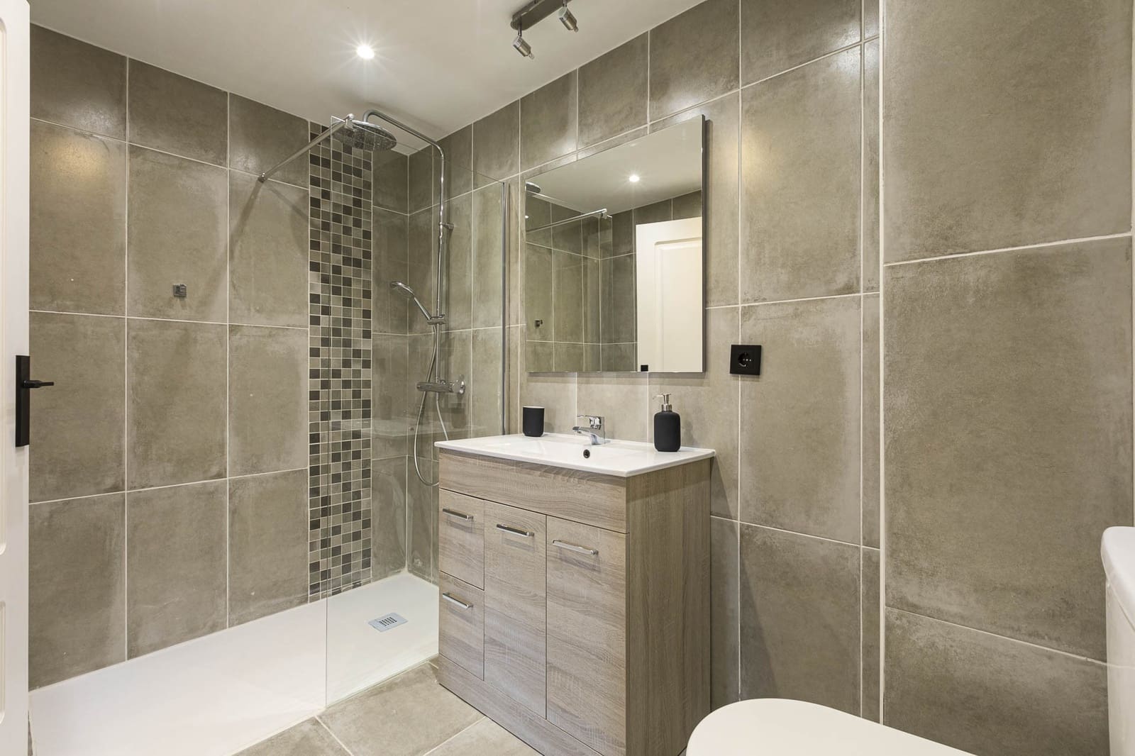 Apartamento de 2 habitaciones en Nueva Andalucia en venta con piscina garaje - 535.000 € (Ref: 9294657)